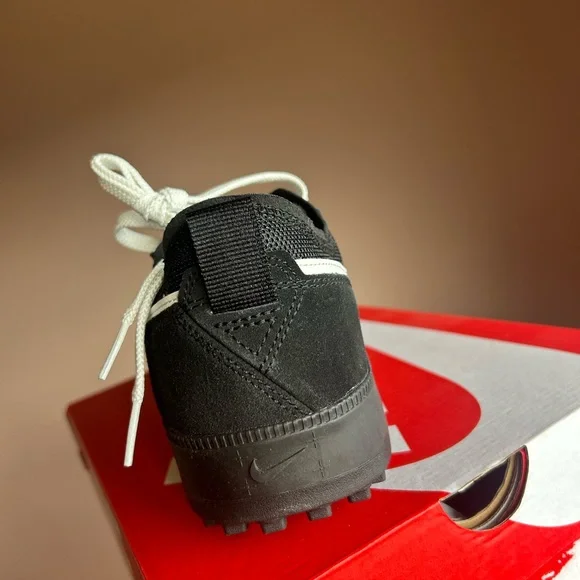 Nike Black and White Low-Top Sneakers with Mesh - Picture 7 of 7